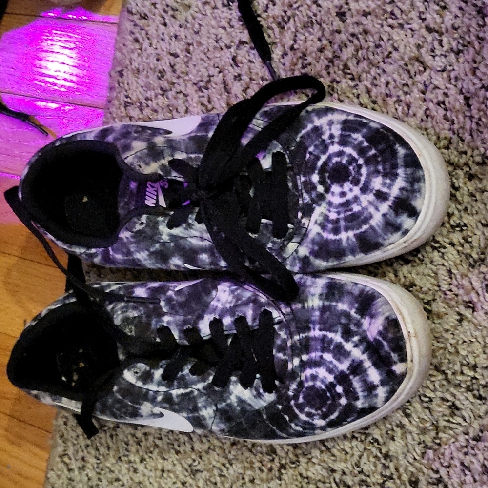Nike SB 2018 black and white tie dye boys size 6Y